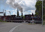 150 Jahre Emmentalbahn. 

E 3/3 853 der Jura-Simplon und Ed 3/3 3 'Langnau' der Emmentalbahn fahren mit ihrem Sonderzug durch Gerlafingen. Mai 2025.