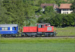 150 Jahre Emmentalbahn.

Eb 2/4 35 der Jura-Simplon fhrt zum Jubilumsfest. Bei Niederbipp geht es durch bunte Blumenwiesen. Im Bild die Schubhilfe Ee 3/3 153. Mai 2025.