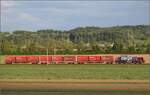 Am 843 061 mit einem kurzen Zug zur Kebag. Dünnerenfeld, Oensingen, August 2025.