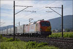 Rem 476 451 von Railcare mit einem Coopzug bei Altreu. September 2026. 