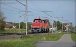�berraschend kamen Am 841 013 und Am 841 035 der Lokpool AG aus Frauenfeld bei Altreu vorbeigefahren. Sie fuhren zur Baustelle der Jurabahn, wo sie am Abend in Reconvilier an einem Bauzug abgestellt waren. 

Die Lokpool AG hat einige Am 841 von den SBB �bernommen. Bislang sind 5 Dieselloks zu Zweikrafthybridloks Aeam 841 umgebaut. M�glicherweise sind sie noch nicht zugelassen. Denn eigentlich w�re das Umbaukonzept ideal f�r jede Bahnbaustelle und an dieser Stelle die ersten Eins�tze der Aeam 841 zu erwarten. September 2026. 