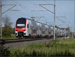 RABe 512 026 'IR Team Dosto' und RABe 512 030 'Serviceanlage Basel' bei Altreu. September 2026. 