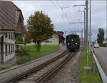 Dampftage Huttwil 2024 mit Diesel, Elektro und Dampfgiganten.

Ae 3/5 10217 auf Heimfahrt nach Olten. Huttwil, Oktober 2024.