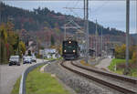Sonderfahrt mit Be 4/4 102 der Emmentalbahn nach Brugg. 

Ausfahrt aus Madiswil. November 2025.