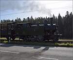 Huttwiler Dampftage. 

Ed 3/4 51 der Bern-Schwarzenburg-Bahn auf dem Weg nach Sumiswald und Wasen. Vordergasse, Oktober 2023.