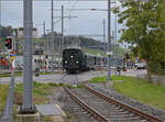 Dampftage Huttwil 2024 mit Diesel, Elektro und Dampfgiganten.

Fluchtfahrt mit Zug von Ae 3/5 10217, um dem Regelverkehr in Huttwil Platz zu machen. Oktober 2024.