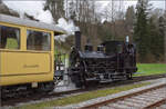 Ostermontag bei der 'Emmentalbahn'.

Die umfangreichen Rangierarbeiten von E 3/3 853 der JS in Wasen im Emmental. April 2024.