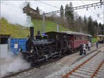 Ostermontag bei der 'Emmentalbahn'.

Die umfangreichen Rangierarbeiten von E 3/3 853 der JS in Wasen im Emmental. April 2024.