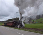 Ostermontag bei der 'Emmentalbahn'.

E 3/3 853 der JS in Oberei. April 2024.