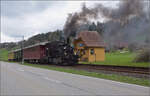 Ostermontag bei der 'Emmentalbahn'.

E 3/3 853 der JS in Oberei. April 2024.