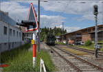 150 Jahre Emmentalbahn. 

BDe 2/4 240 wartet im Bahnhof Affoltern-Weier auf eine Zugkreuzung. Mai 2025.