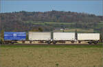 Aargauische Südbahn.

Containertragwagen 37 RIV 80 D-AAEC 4961 888-7 Sggmrss bei Hendschiken. November 2024.