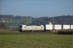 Aargauische Südbahn.

Rem 476 453 der Railcare bei Hendschiken. November 2024.