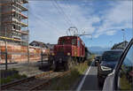 Der Museumszug mit Seetalkrokodil De 6/6 15301 und Seetalwagen hlt den gesamten Verkehr in Ballwil auf.