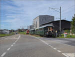 Der Museumszug mit Seetalkrokodil De 6/6 15301 und Seetalwagen beim Kieswerk nahe Ballwil.