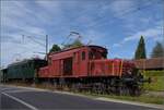 Der Museumszug mit Seetalkrokodil De 6/6 15301, Ae 3/5 10217 und Seetalwagen in Ballwil.