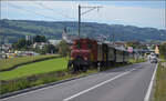 Der Museumszug mit Seetalkrokodil De 6/6 15301, Ae 3/5 10217 und Seetalwagen erklimmt die Rampe aus Hochdorf Richtung Luzern.