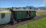 Der Gepckwagen der SBB, F 16847 auf der Rampe von Eschenbach nach Ballwil. Im Hintergrund die Rigi. September 2024.