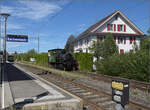 E 3/3 'Beinwyl' der Seethalbahn umfhrt in Eschenbach ihren Zug.