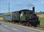 E 3/3 'Beinwyl' der Seethalbahn mit dem SBB-Gepäckwagen F 16847 und dem EW I der BLS A 801 beim Kieswerk Ballwil. September 2024.