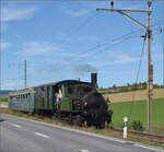 E 3/3 'Beinwyl' der Seethalbahn mit dem SBB-Gepckwagen F 16847 und dem EW I der BLS A 801 beim Kieswerk Ballwil. September 2024.