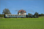 E 3/3 'Beinwyl' der Seethalbahn mit dem SBB-Gepäckwagen F 16847 und dem EW I der BLS A 801 fährt die Rampe aus Hochdorf Richtung Luzern hoch.