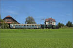 E 3/3 'Beinwyl' der Seethalbahn mit dem SBB-Gepäckwagen F 16847 und dem EW I der BLS A 801 in Ballwil.