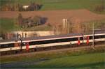 Sonnentag in Frick.

Wagen des IR nach Basel mit Schublok Re 460 086 'Ägerisee'. Im Bild der EW IV-Wagen B 50 85 21-75 126-5 CH-SBB. Frick, November 2024.