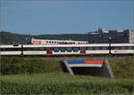 Der an RBDe 560 302 angehängte Inova-Zwischenwagen B NPZ DO 50 85 20-43 00615 CH-SBB bei Salina Raurica. August 2025.