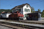 150 Jahre Tösstalbahn.

Zwei Züge mit Ee 3/3 16363 wartet auf die Kreuzung zweier Züge in Bäretswil. September 2025.