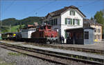 150 Jahre Tösstalbahn.

Zwei Züge mit Ee 3/3 16363 wartet auf die Kreuzung zweier Züge in Bäretswil. September 2025.