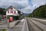 754-winterthur-bauma-rueti-rapperswil-toesstalbahn-2/819921/bahnhof-fischenthal-der-toesstalbahn-juli-2023 Bahnhof Fischenthal der Tsstalbahn. Juli 2023.