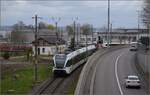 0-526-rabe-526-gtw/807388/heute-streiken-mal-nicht-fahrzeuge-weichen Heute streiken mal nicht Fahrzeuge, Weichen oder Signale, sondern die Mitarbeiter.

Auf der Seelinie fährt munter RABe 526 789 der Thurbo die Seelinie entlang als S1 nach Wil. März 2023.