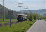Saisonstart auf dem Schweizerbähnle.

Mit dem Zug von SEHR&RS entschwindet Eb 2/4 nach Hemishofen. April 2024.