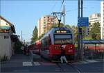 Ein aussergewöhnlich langer Zug ist die Doppeltraktion aus den Zügen mit Be 4/4 652 und Be 4/4 651. Fast den Zug verpasst. La Chaux-de-Fonds, September 2023.