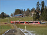 ABe 4/12 674 'Rosette' fährt den Bogen an Chaux-d'Abel vorbei.