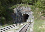 Der gef�hrlichste Ort der Schweiz. Hier passieren regelm��ig Zug�berf�lle. Die Strecke ins Tal ist durch einen Tunnel verborgen. Bollement, August 2026.