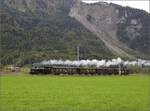 Ballenberg Dampfbahn nach Innertkirchen.

G 3/4 208 entlang der Aare durch das Haslital mit dem Ballenberg im Nacken des Fotografen. Oktober 2019. 