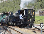 Lok Heidi G 3/34 11 hat in Surava ihren Zug zur R�ckkehr nach Samedan umfahren und kuppelt nun auf der Bergseite wieder an den Museumszug an. September 2026.