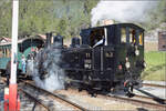 Lok Heidi G 3/34 11 hat in Surava ihren Zug zur R�ckkehr nach Samedan umfahren und kuppelt nun auf der Bergseite wieder an den Museumszug an. September 2026.