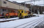 Bahndiensttraktor Tm 2/2 98 fährt mit einer Ladung Schnee aus Pontresina aus. Januar 2022.