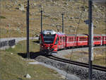 Allegra ABe 8/12 3504 'Dario Cologna' mit einem Regionalzug aus Tirano nach St. Moritz n�hert sich der Station Lagalb. September 2026.