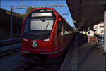 Abe 4/12 3147 und Abe 4/12 3130 kommen in Scuol/Tarasp an. September 2026.