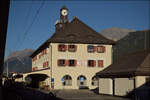 Das Schulhaus von Schuls, pardon das Bahnhofsempfangsgeb�ude von Scuol/Tarasp. Pardon, aber man k�nnte es verwechseln. September 2026.