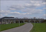 RABe 511 023 mit einer S-Bahn Zürich im Bahnhof Hüntwangen-Wil. April 2026.