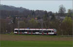 RABe 520 006 nahe des Ortseingangs von Lenzburg. März 2024.