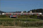 RABe 523 008, RABe 521 024 (im Bild) und RABe 521 027 'Gilberte de Courgenay' bei Salina Raurica. August 2025.