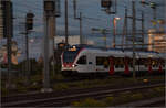 Noch schnell der Abend in Pratteln.

RABe 523 008 (im Bild) und RABe 523 002 auf dem Weg nach Basel. Oktober 2024.