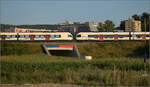 RABe 523 007 und RABe 523 063 (beide im Bild) dahinter RABe 523 067 bei Salina Raurica.