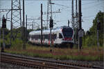 RABe 523 064 und der erste Flirt RABe 523 001 (im Bild) in Pratteln.